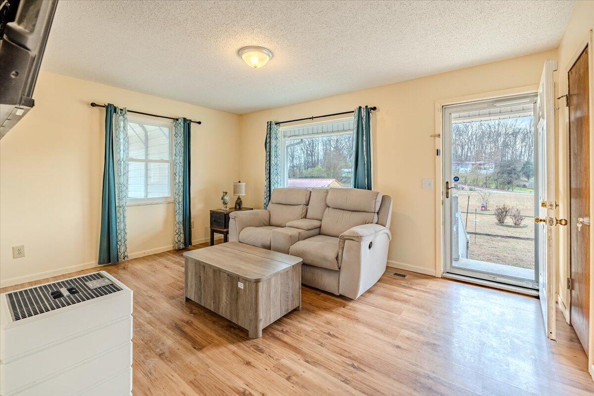 149 Greenbriar Road Sweetwater, TN 37874 - Photo 9 of 32 09-Living Room