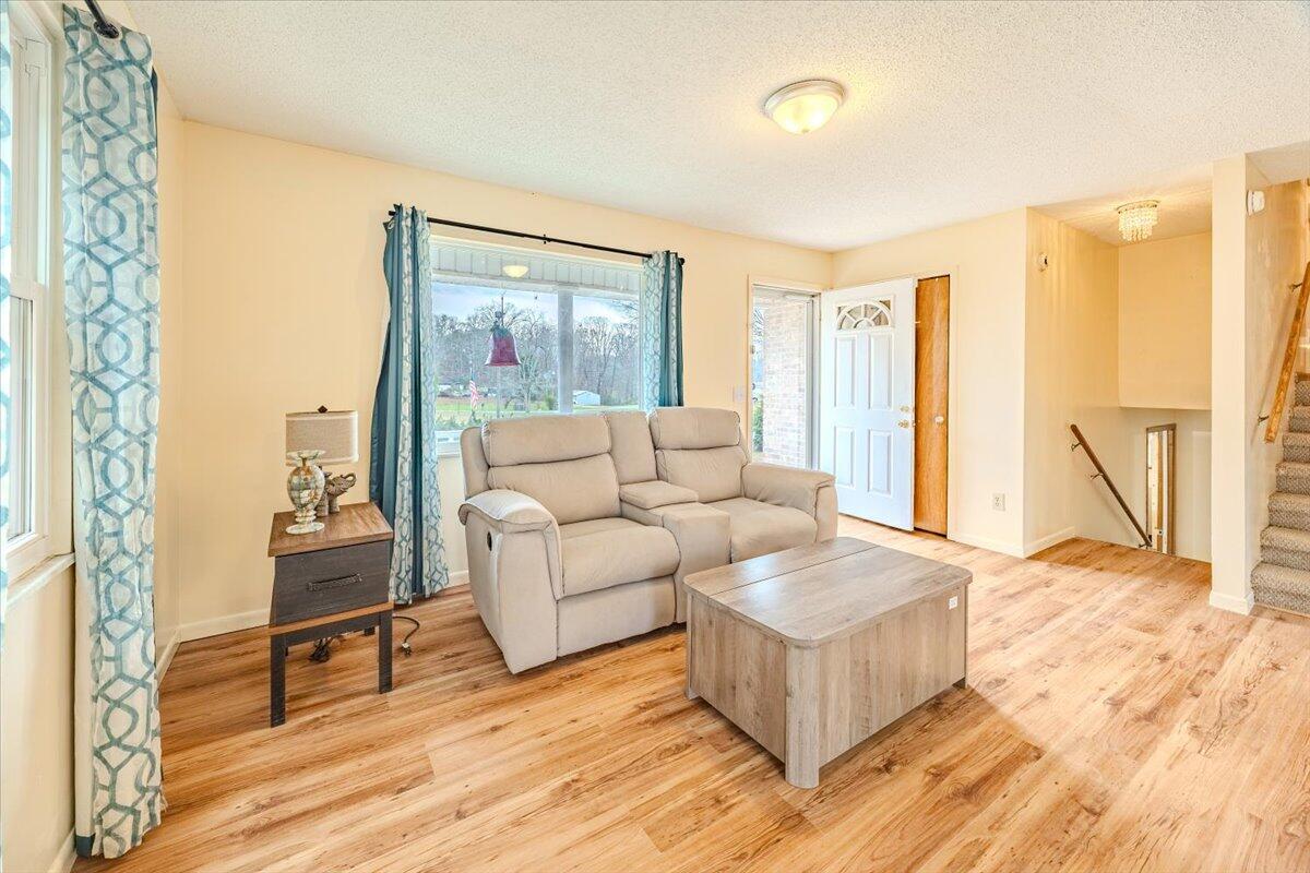 149 Greenbriar Road Sweetwater, TN 37874 - Photo 10 of 32 10-Living Room