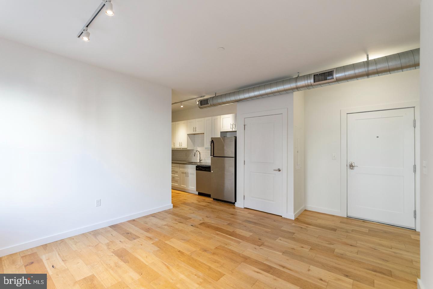 224 Church Street, Unit 404 Philadelphia, PA 19106 - Photo 3 of 14