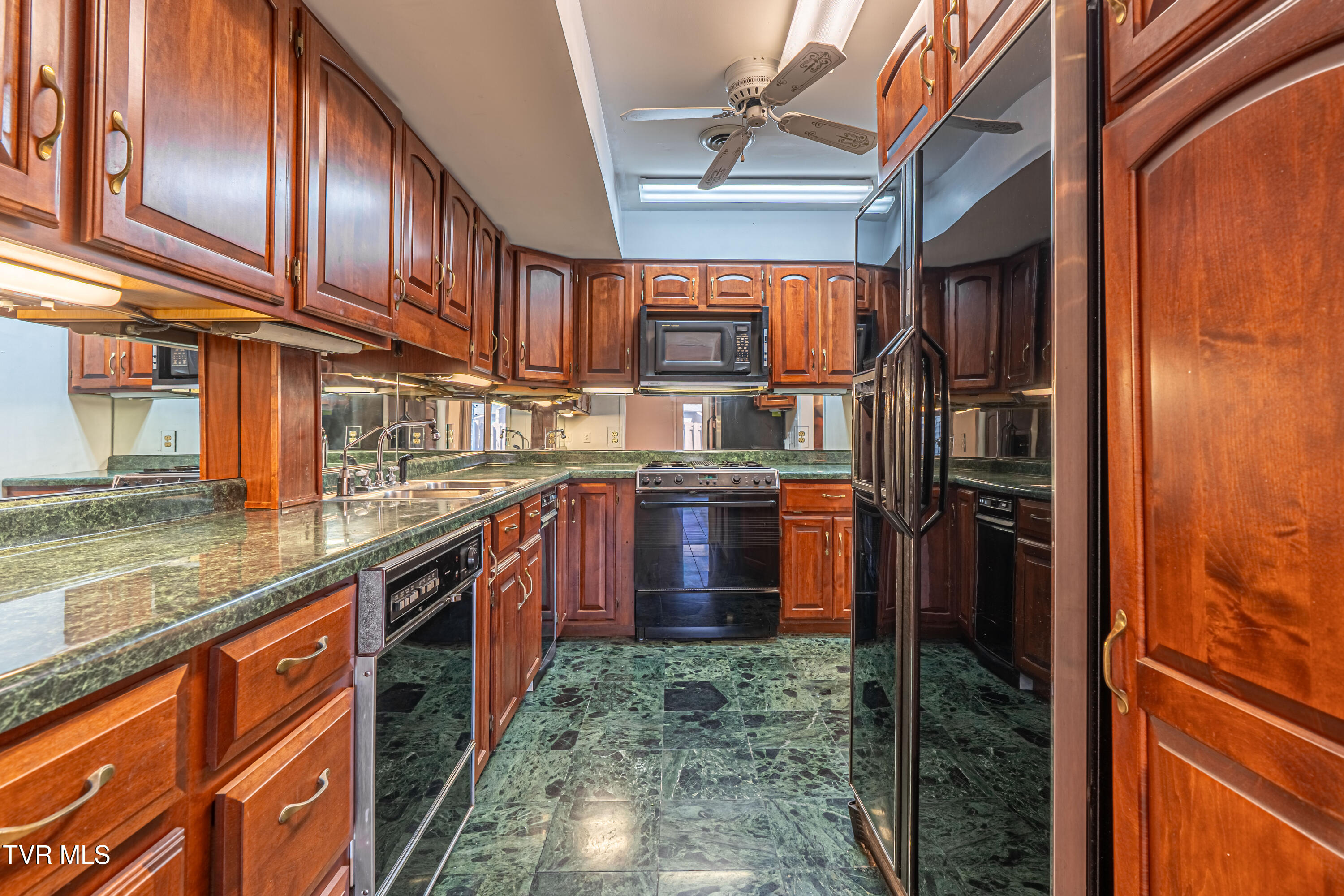 809 7th Street, Unit 809 Bristol, TN 37620 - Photo 8 of 34 809 7th-31
