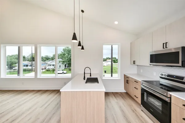 $469,900 | 934 South Lane, Unit AB, Houston, TX 77088