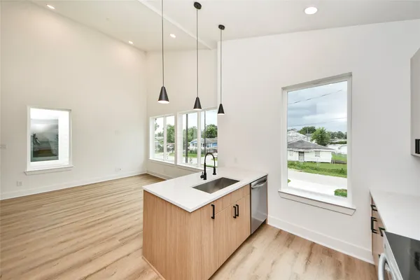 $469,900 | 934 South Lane, Unit AB, Houston, TX 77088