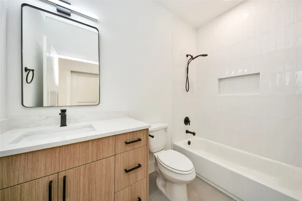 $469,900 | 934 South Lane, Unit AB, Houston, TX 77088