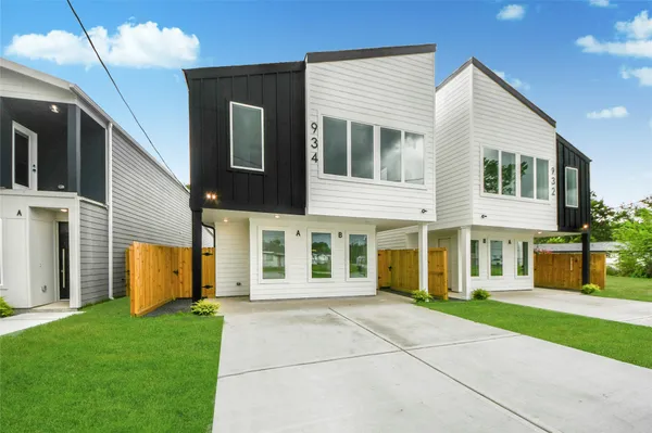 $469,900 | 934 South Lane, Unit AB, Houston, TX 77088