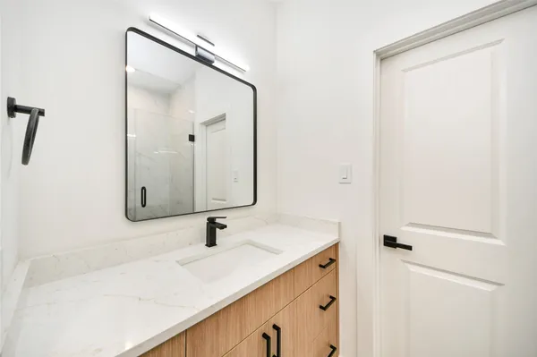$469,900 | 934 South Lane, Unit AB, Houston, TX 77088
