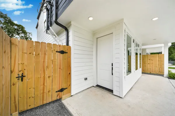 $469,900 | 934 South Lane, Unit AB, Houston, TX 77088