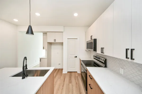 $469,900 | 934 South Lane, Unit AB, Houston, TX 77088