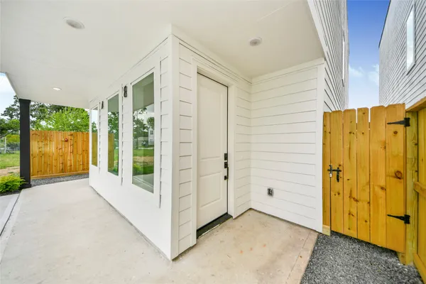 $469,900 | 934 South Lane, Unit AB, Houston, TX 77088