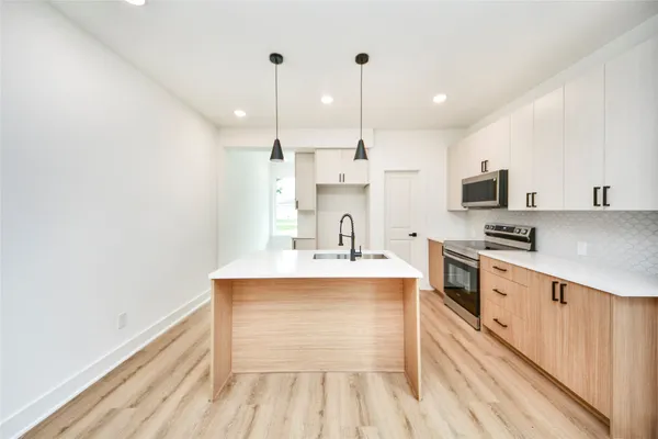 $469,900 | 934 South Lane, Unit AB, Houston, TX 77088