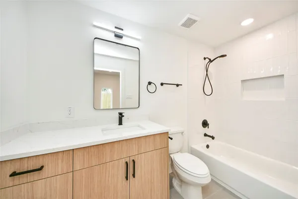 $469,900 | 934 South Lane, Unit AB, Houston, TX 77088