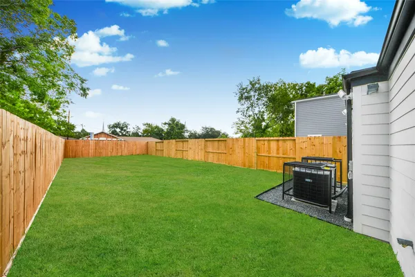 $469,900 | 934 South Lane, Unit AB, Houston, TX 77088