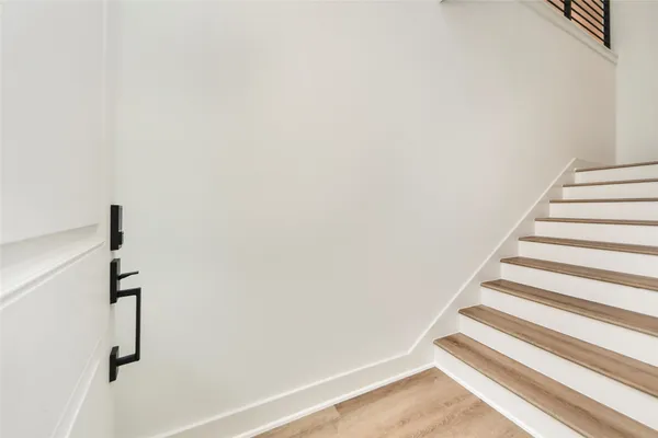 $469,900 | 934 South Lane, Unit AB, Houston, TX 77088