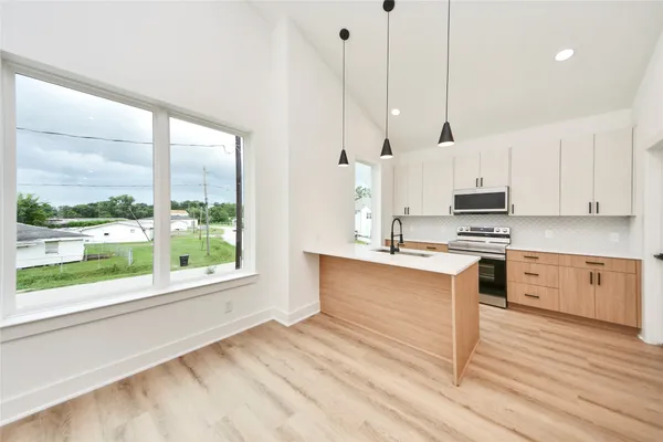 $469,900 | 934 South Lane, Unit AB, Houston, TX 77088
