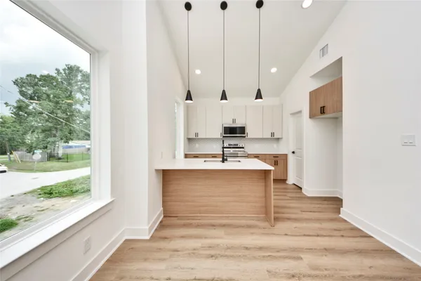$469,900 | 934 South Lane, Unit AB, Houston, TX 77088