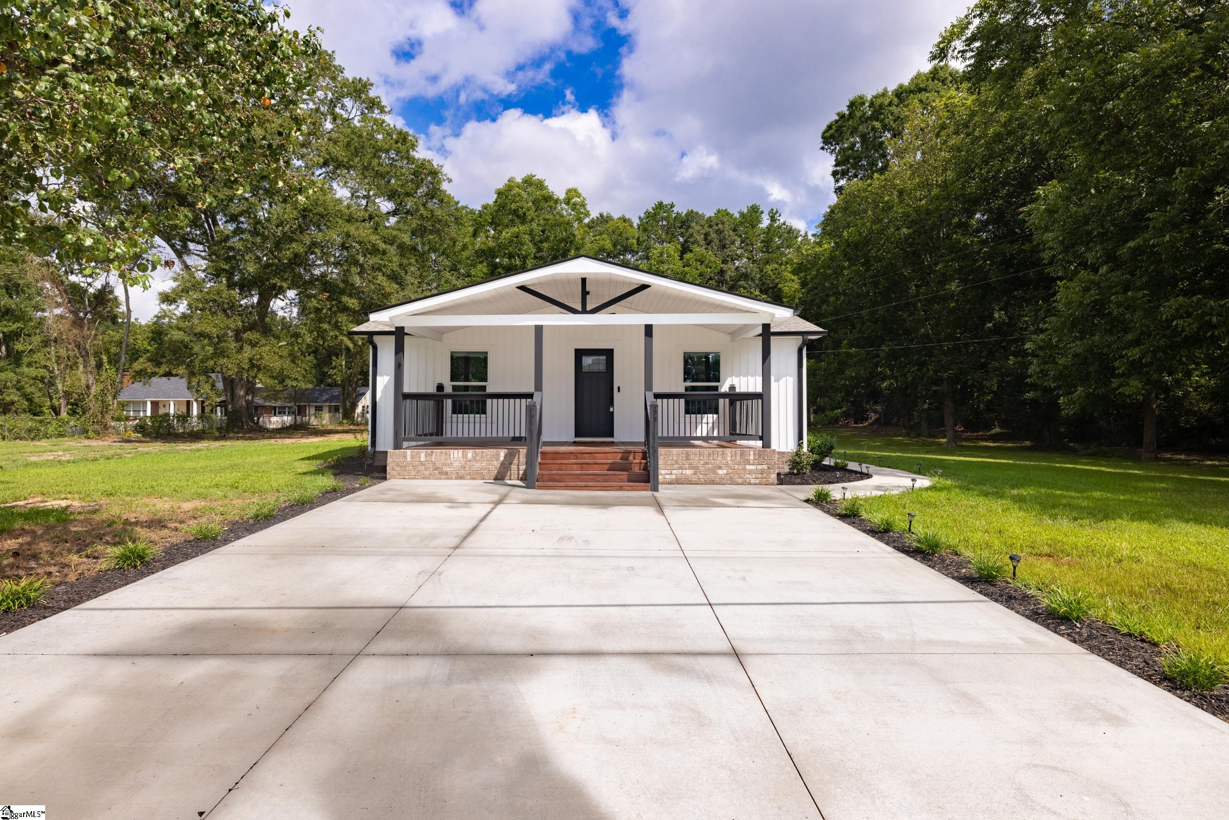 118 Strawberry Road Anderson, SC 29626 - Photo 3 of 29 Gallery Image 3
