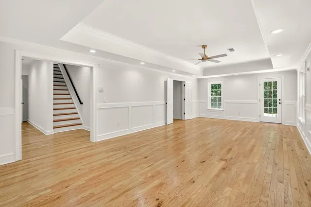 a view of livingroom with furniture
