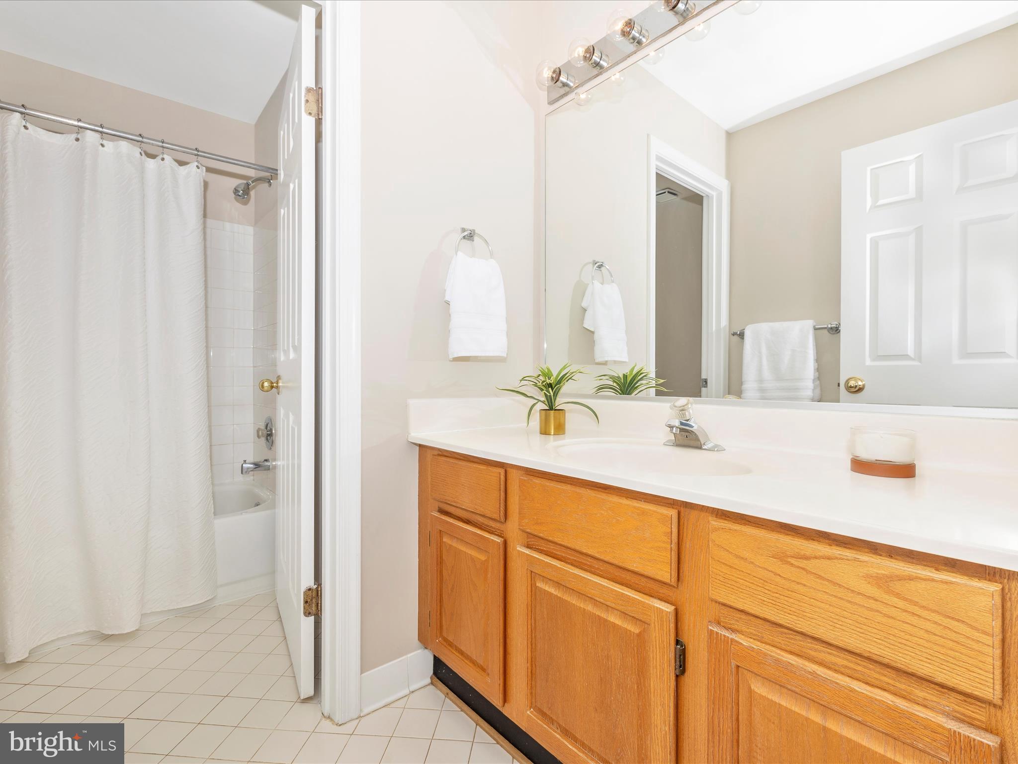 18908 Falling Star Road Germantown, MD 20874 - Photo 36 of 70 Bathroom 2