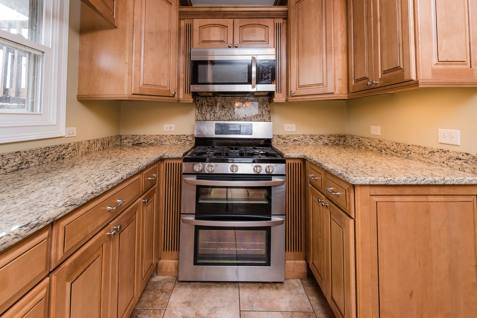 296 Apache Trail Lake In The Hills, IL 60156 - Photo 5 of 20