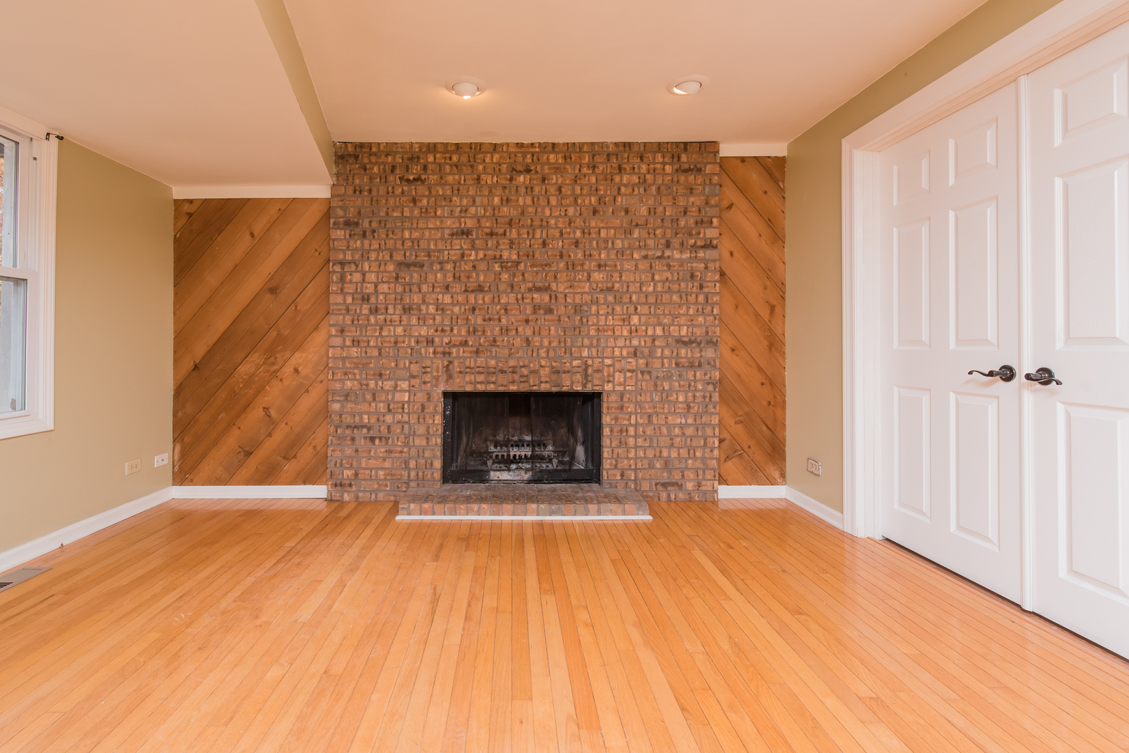 296 Apache Trail Lake In The Hills, IL 60156 - Photo 8 of 20