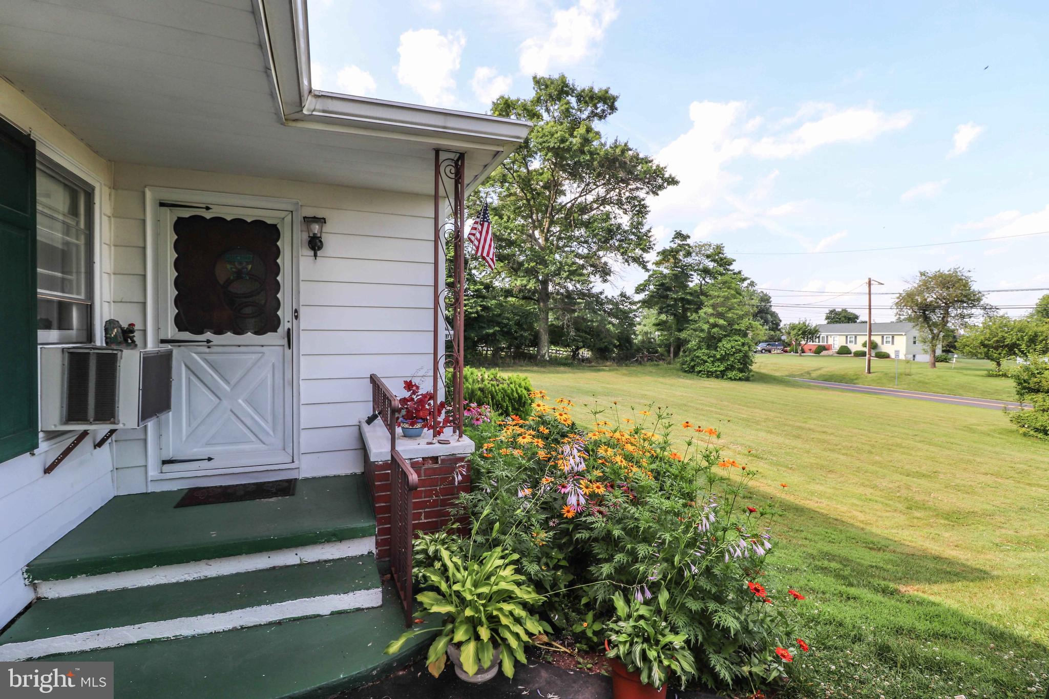 25 Burd Road Pennington, NJ 08534 - Photo 3 of 15 Entrance