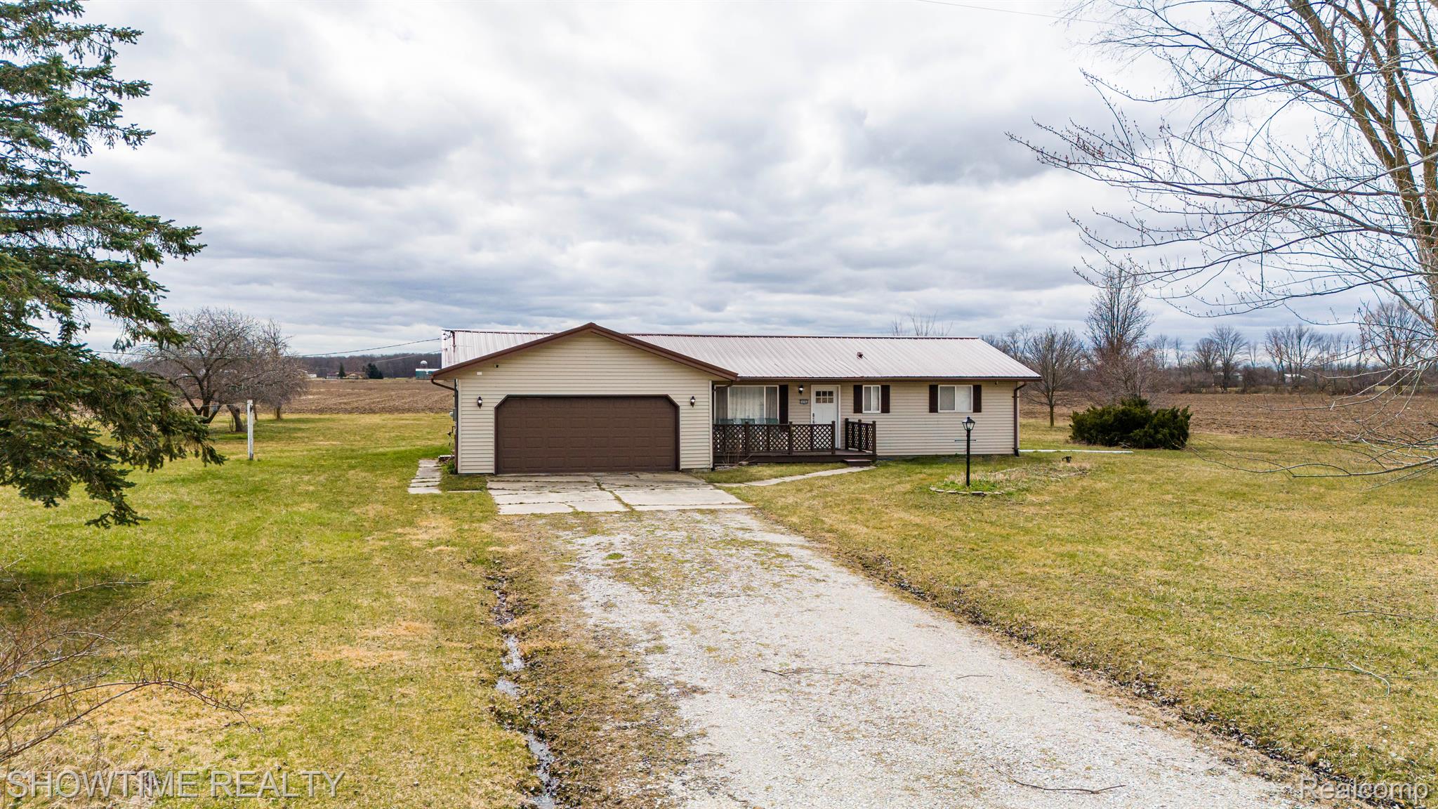 10703 Sparling Road Memphis, MI 48041 - Photo 4 of 44 Gallery Image 4