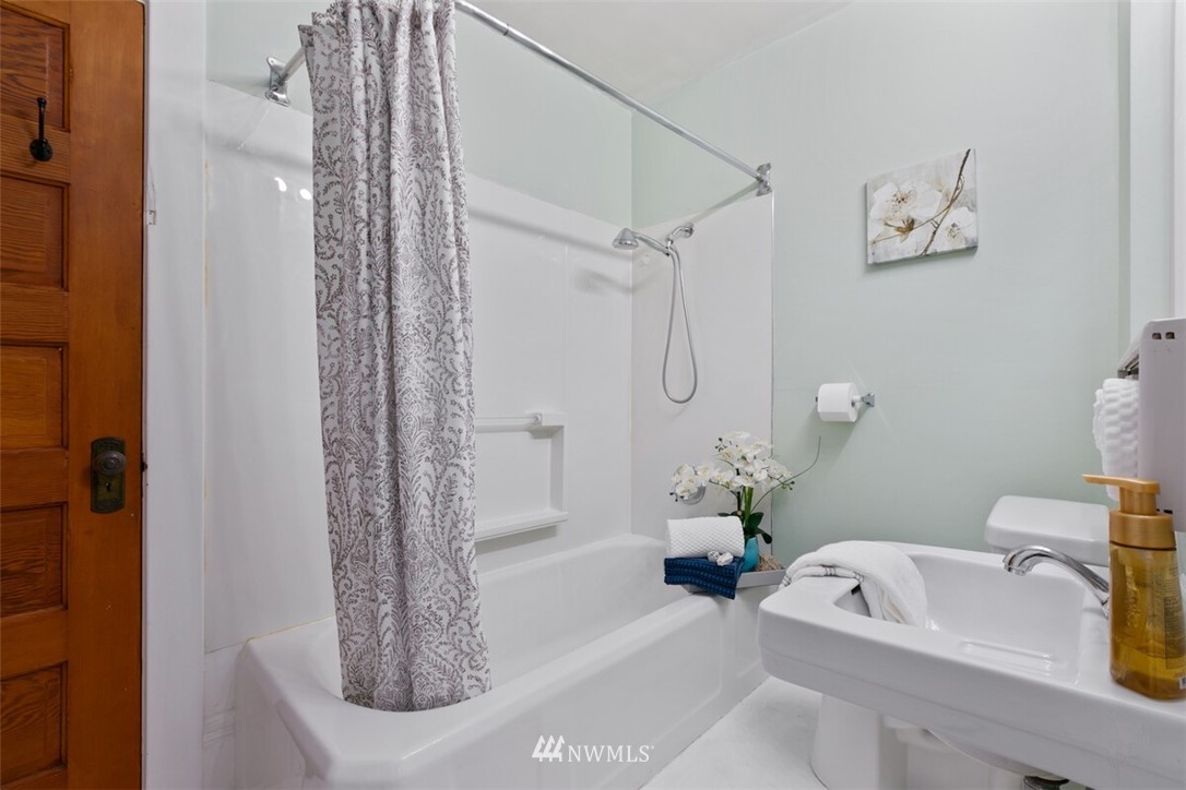2120 North 61st Street Seattle, WA 98103 - Photo 15 of 27 Gallery Image 15