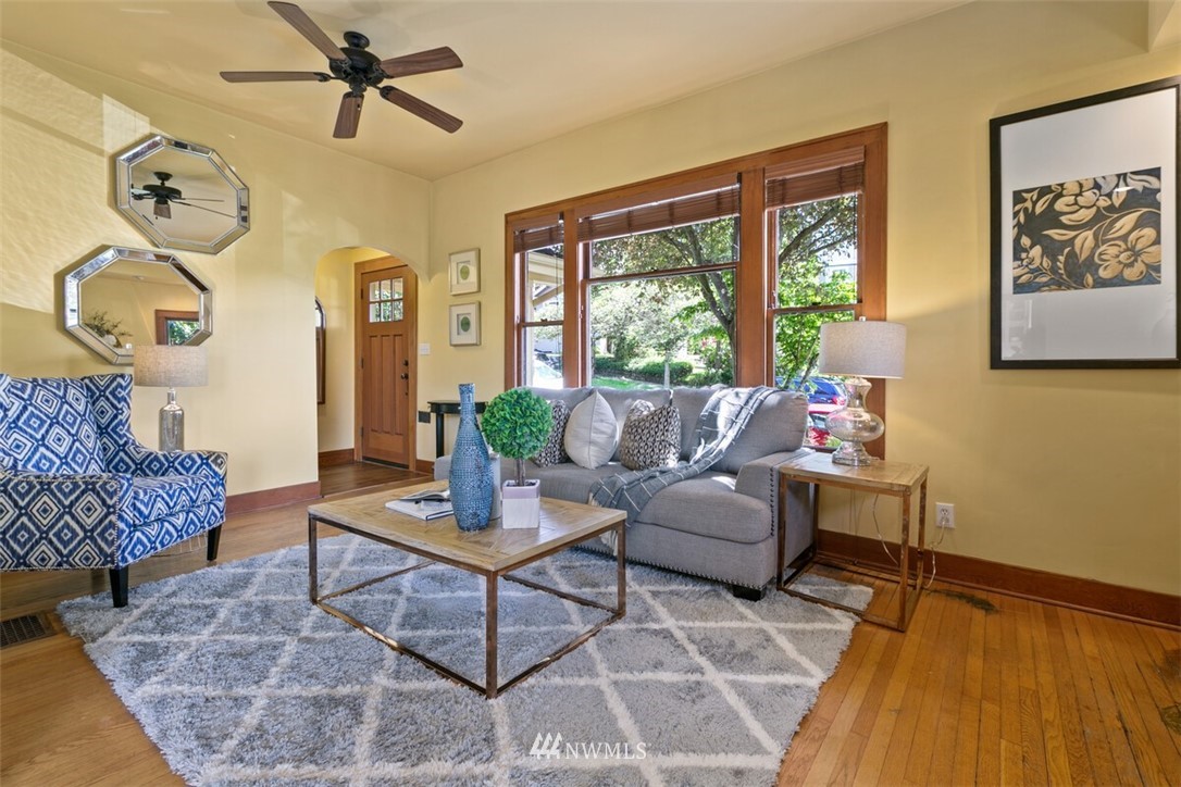 2120 North 61st Street Seattle, WA 98103 - Photo 3 of 27 Gallery Image 3