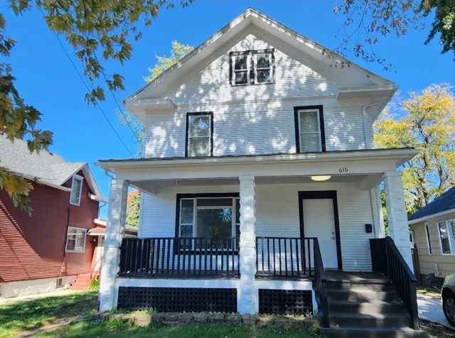 $279,999 | 616 2nd Avenue, Aurora, IL 60505