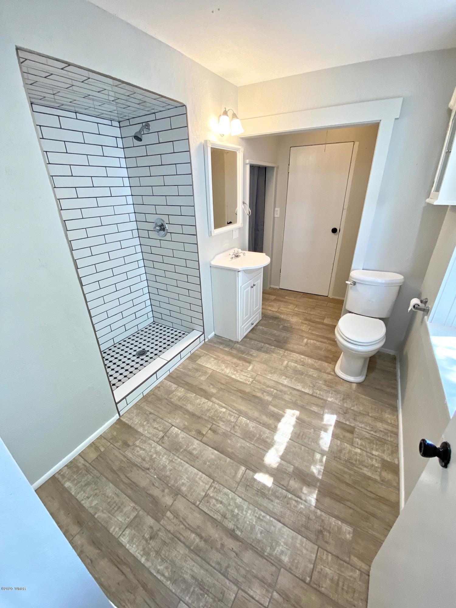 370 South 3rd Street West Snowflake, AZ 85937 - Photo 22 of 53 a bathroom with a toilet and a shower