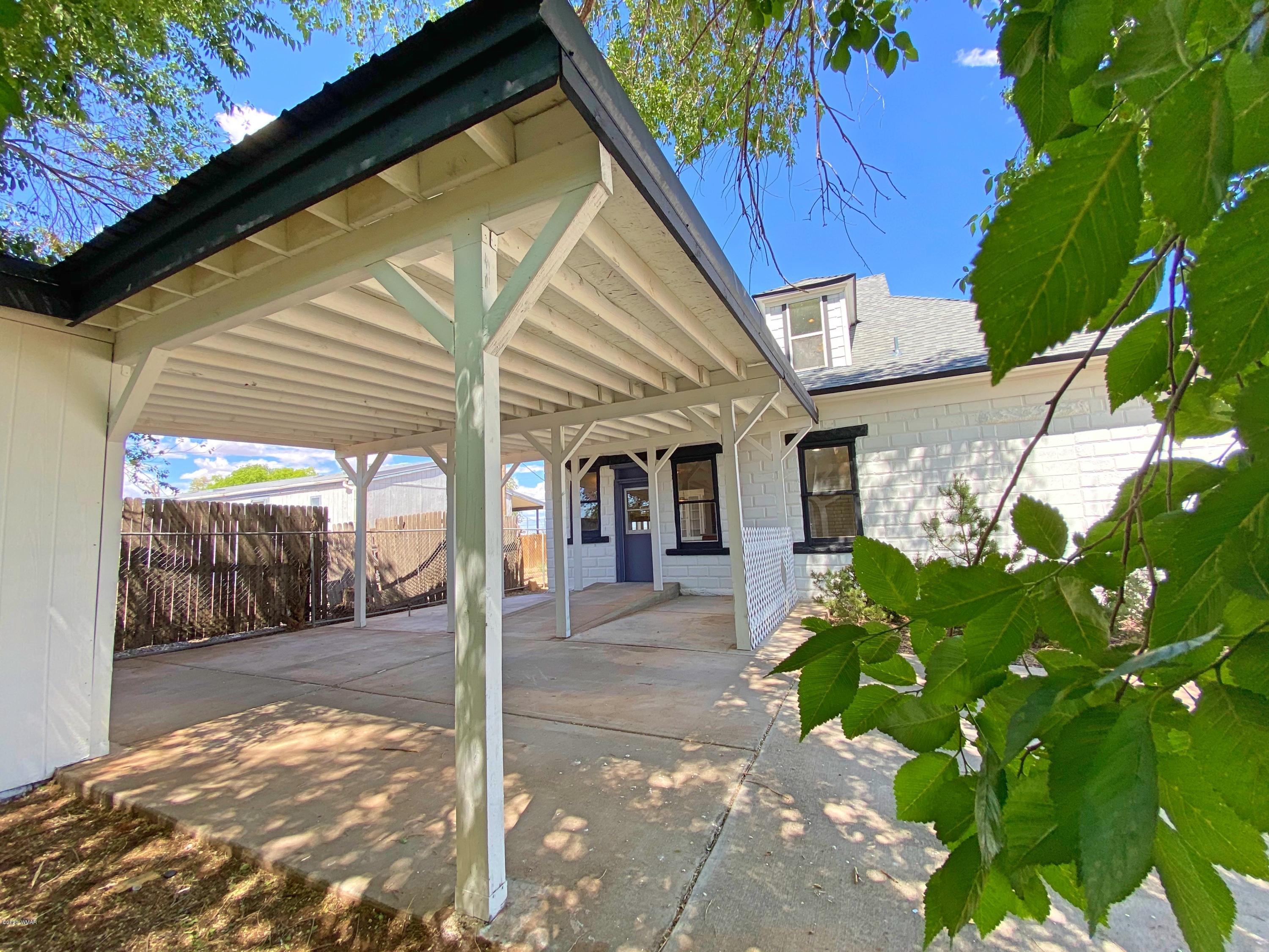 370 South 3rd Street West Snowflake, AZ 85937 - Photo 47 of 53 a front view of a house with garden