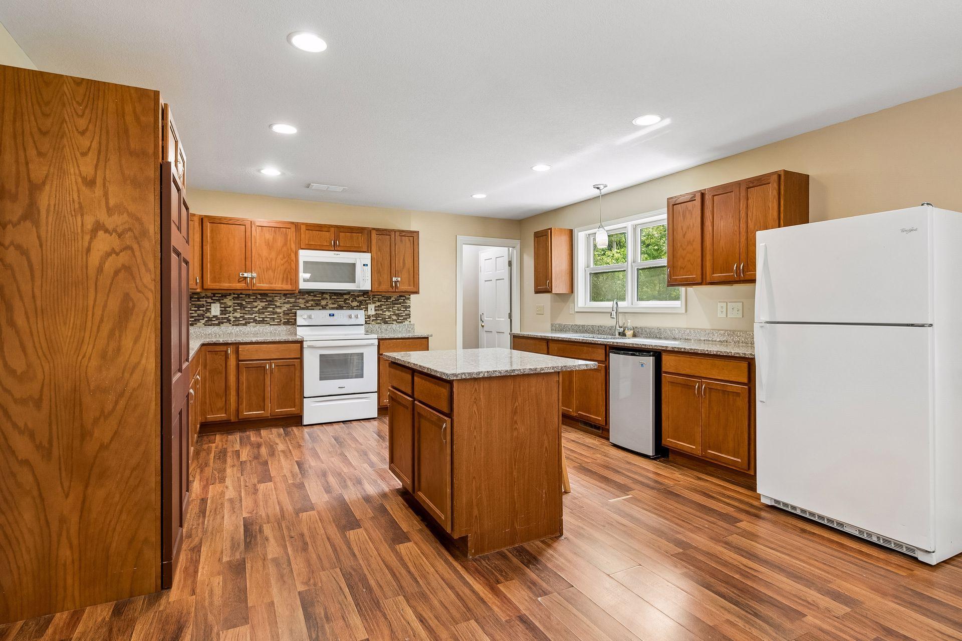 9934 Maple Avenue South Bloomington, MN 55431 - Photo 7 of 36