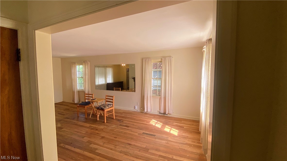 1584 Holmden Road Cleveland, OH 44121 - Photo 3 of 23 Living room
