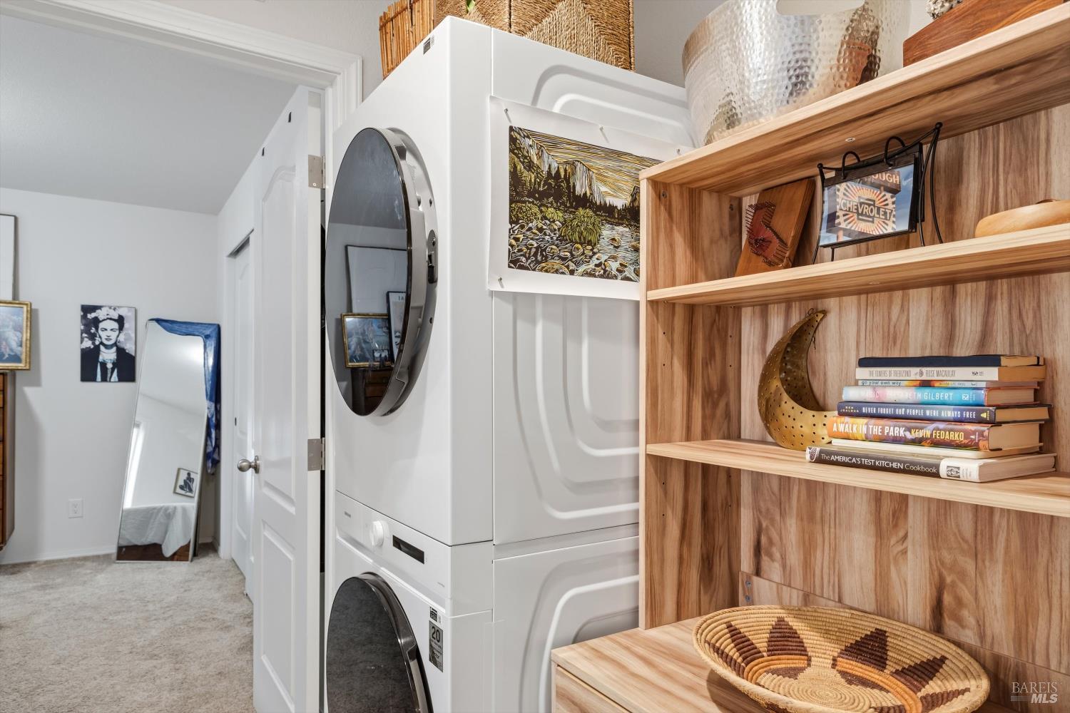 300 Stony Point Road, Unit 425 Petaluma, CA 94952 - Photo 11 of 17 Laundry area
