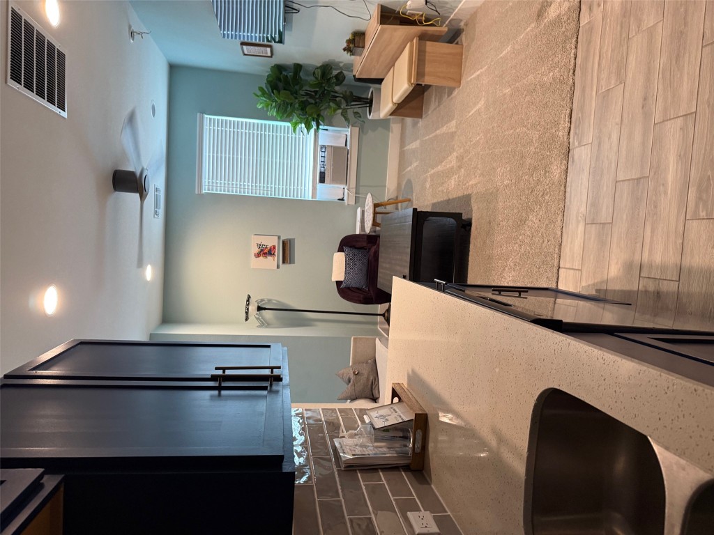 7904 Hillock Terrace Austin, TX 78744 - Photo 2 of 9