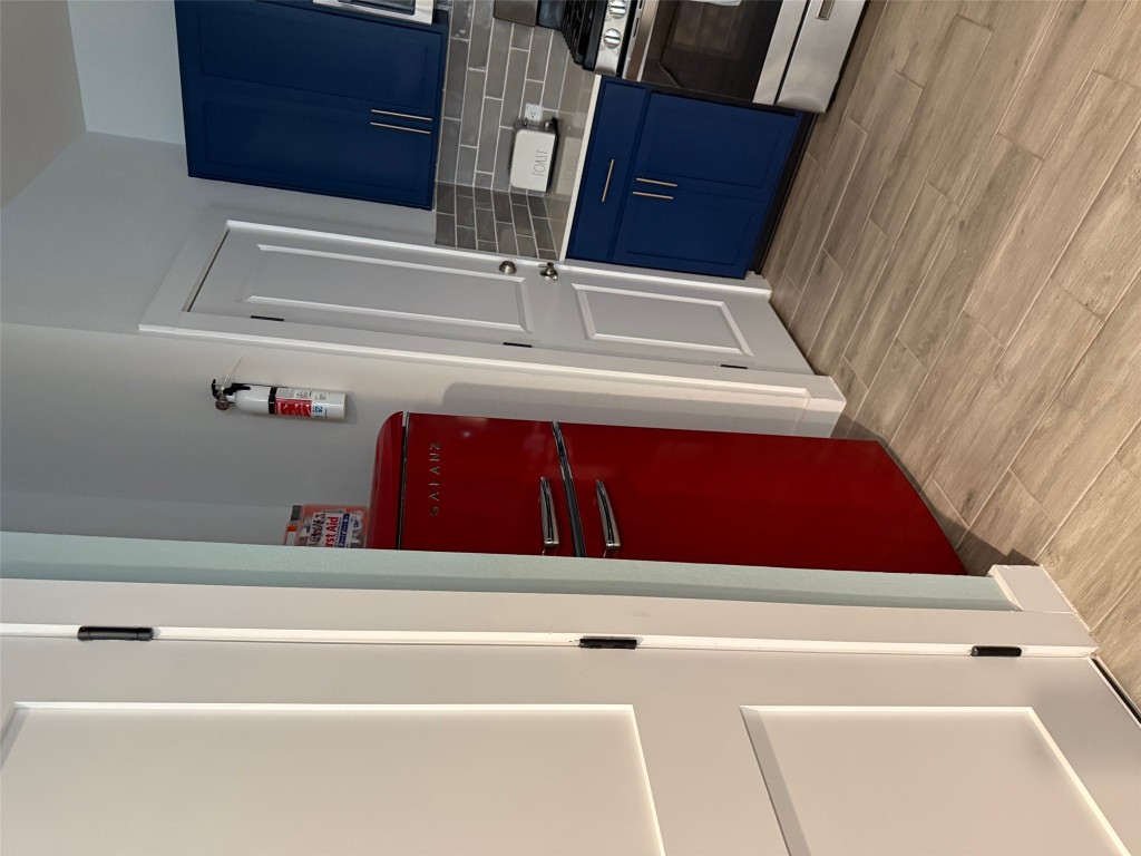 7904 Hillock Terrace Austin, TX 78744 - Photo 3 of 9