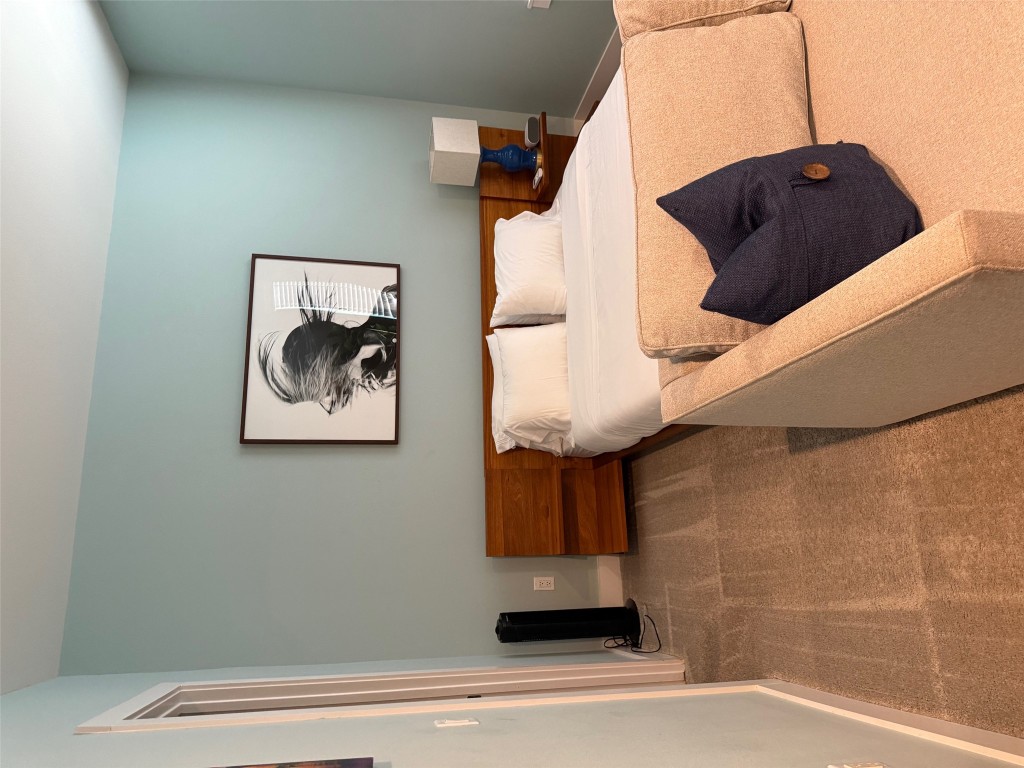 7904 Hillock Terrace Austin, TX 78744 - Photo 5 of 9