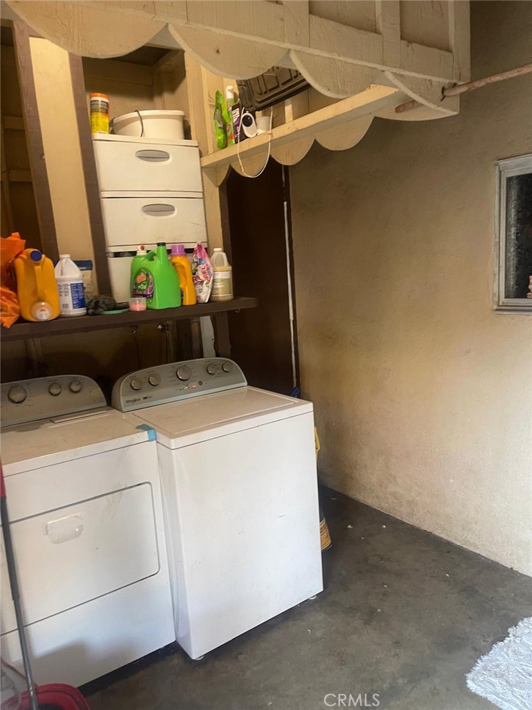 10450 Gramercy Place Riverside, CA 92505 - Photo 5 of 10 a utility room with dryer and washer