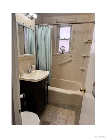 $255,000 | 100 Brooklyn Avenue, Unit 3L, Freeport, NY 11520