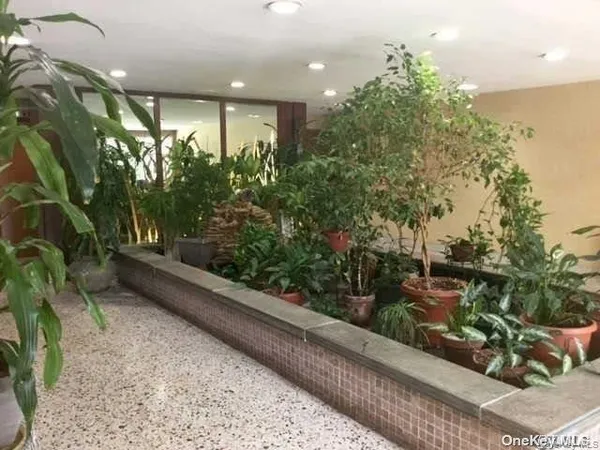 $255,000 | 100 Brooklyn Avenue, Unit 3L, Freeport, NY 11520