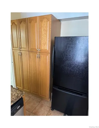 $255,000 | 100 Brooklyn Avenue, Unit 3L, Freeport, NY 11520