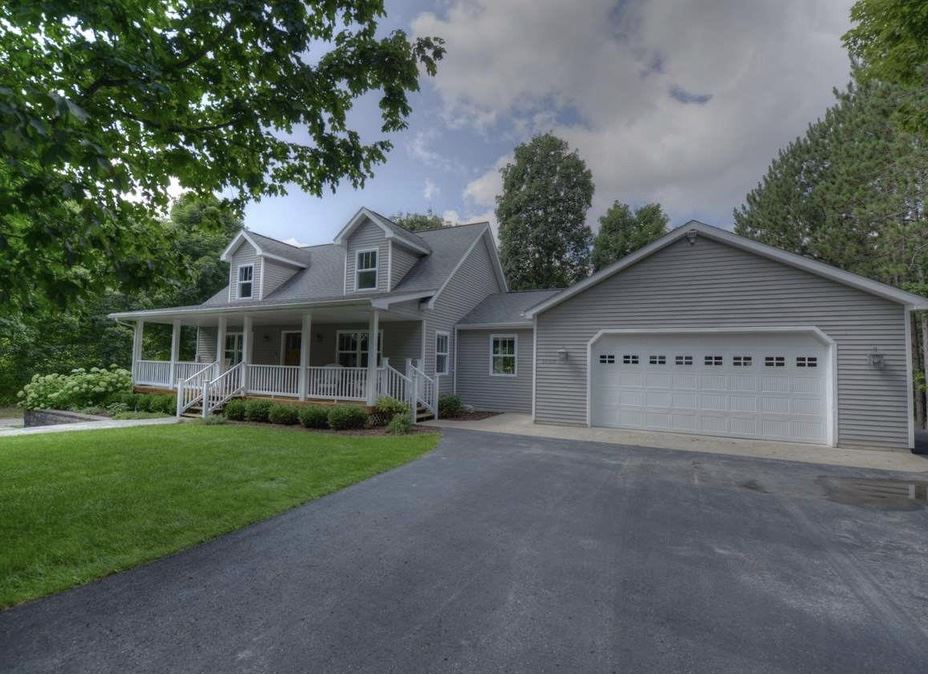 10100 South Maple City Road Maple City, MI 49664 - Photo 2 of 38 1884944-1.JPG