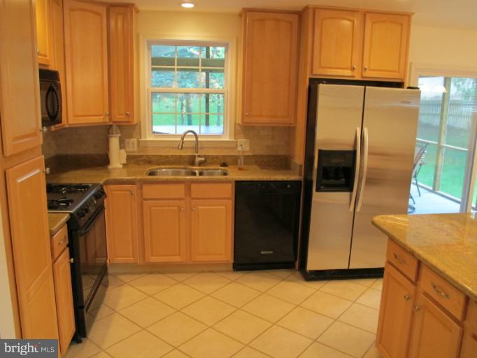 35 Tenbury Road Lutherville-Timonium, MD 21093 - Photo 3 of 27 Kitchen