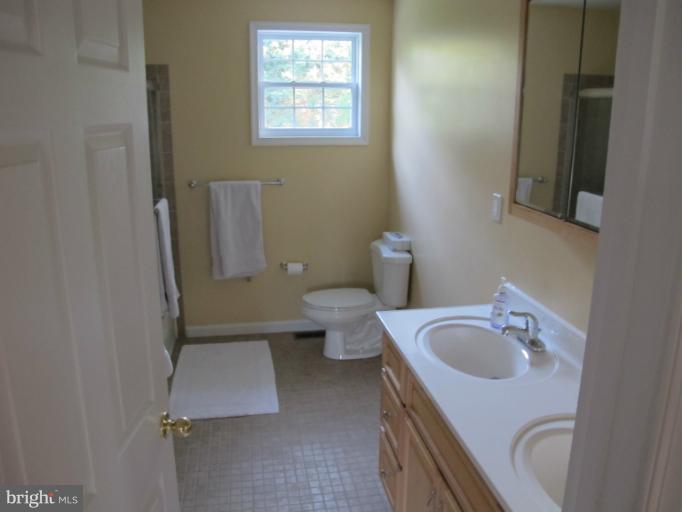 35 Tenbury Road Lutherville-Timonium, MD 21093 - Photo 5 of 27 Bath (Master)