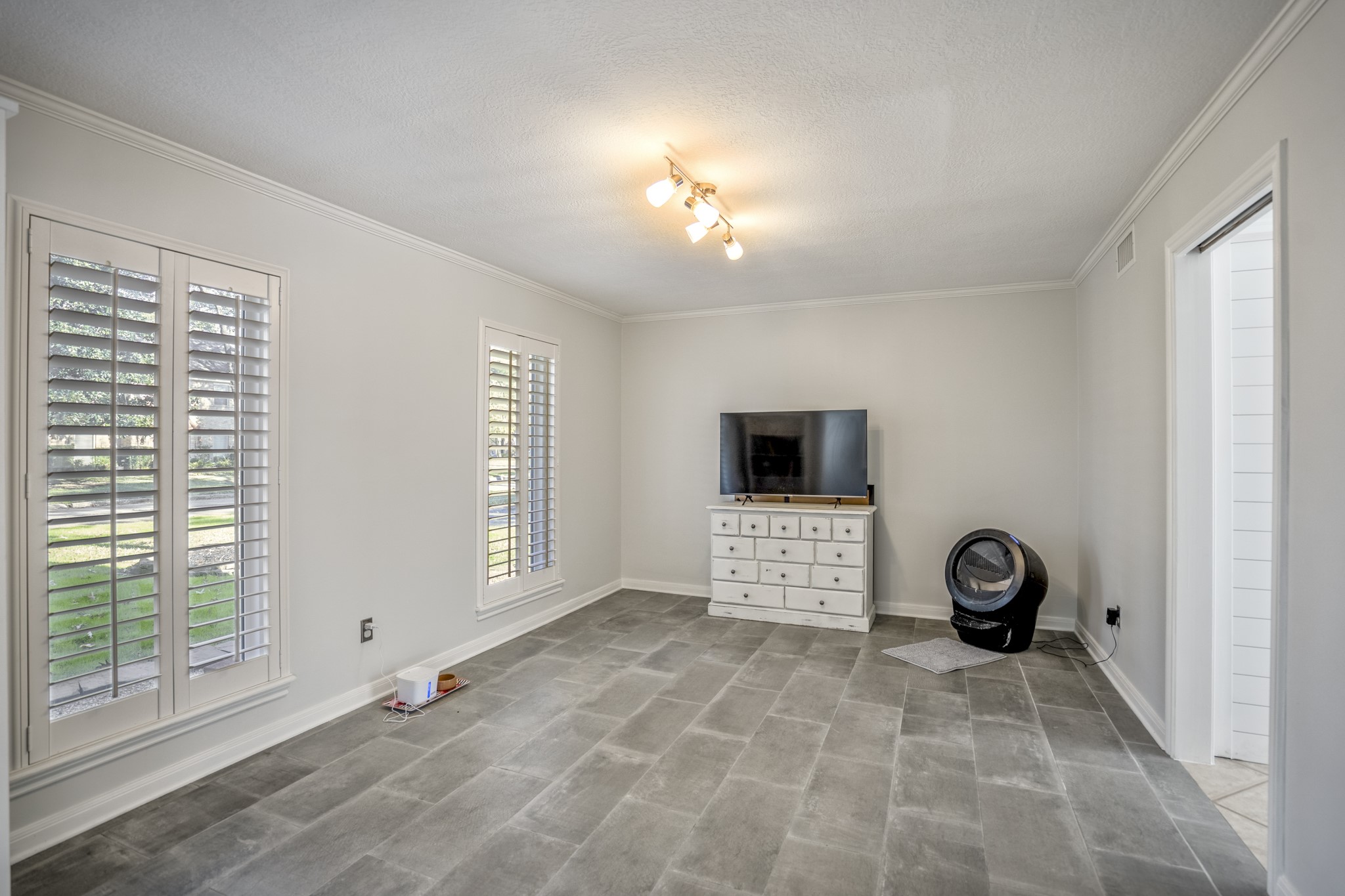 9507 Godstone Lane Spring, TX 77379 - Photo 6 of 42 This room off the kitchen could be used either as a formal dining, den, or office.