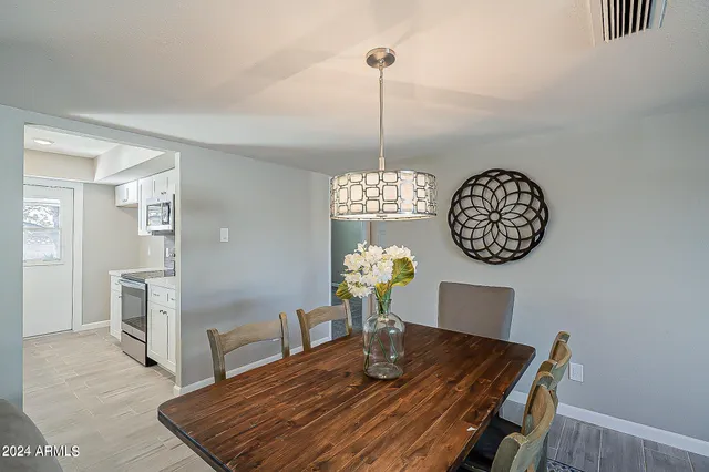 $2,600 | 14008 North 52nd Avenue, Glendale, AZ 85306