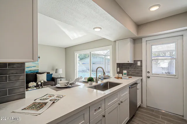 $2,600 | 14008 North 52nd Avenue, Glendale, AZ 85306