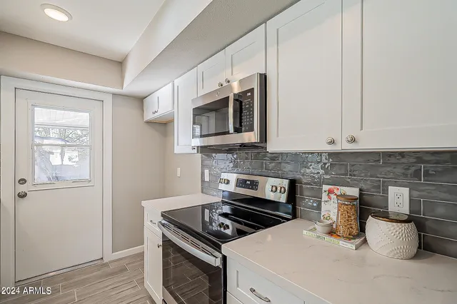 $2,600 | 14008 North 52nd Avenue, Glendale, AZ 85306