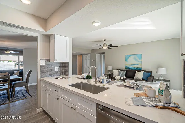 $2,600 | 14008 North 52nd Avenue, Glendale, AZ 85306