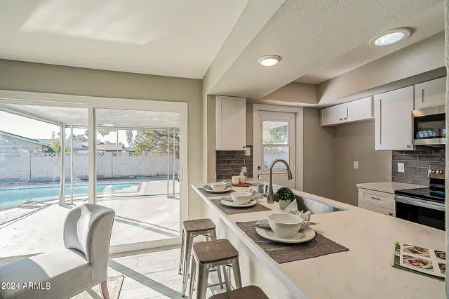 $2,600 | 14008 North 52nd Avenue, Glendale, AZ 85306