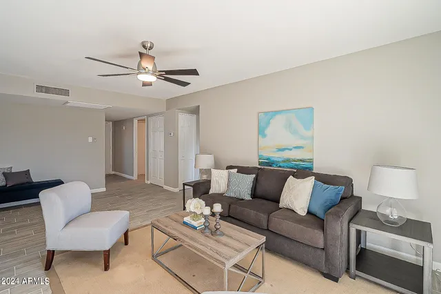 $2,600 | 14008 North 52nd Avenue, Glendale, AZ 85306